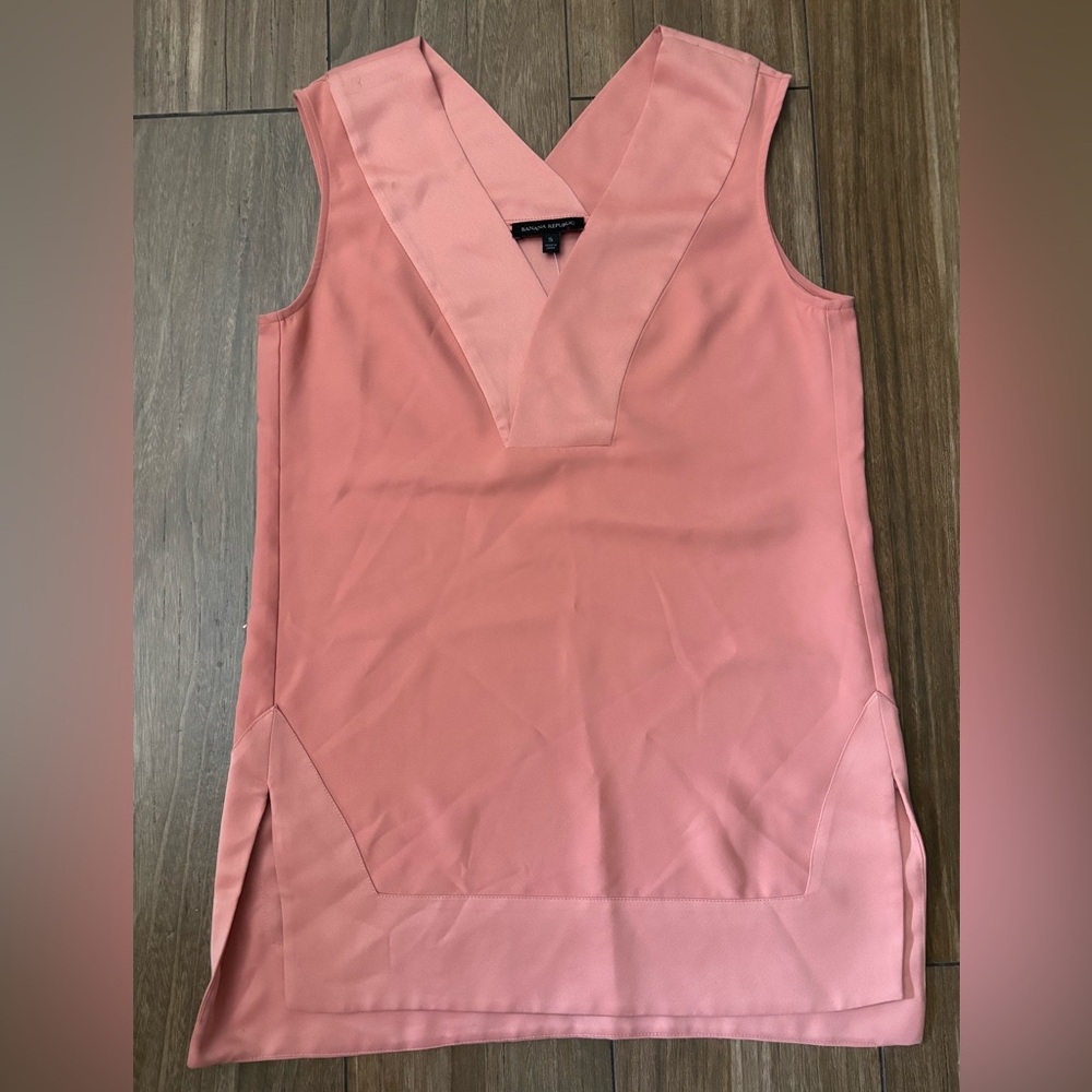 Banana Republic Coral V-Neck Blouse
